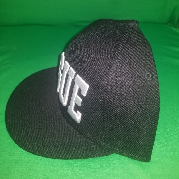 (VOGUE) - Picture 2 of 3